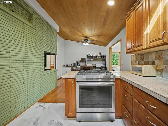 907 Sw HALSEY St, Troutdale, OR 97060