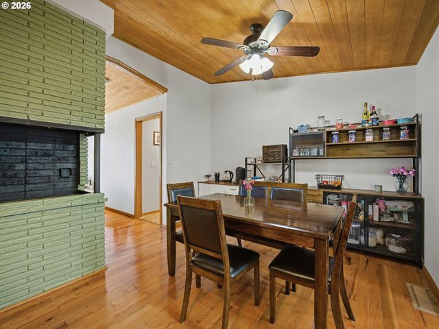 907 Sw HALSEY St, Troutdale, OR 97060