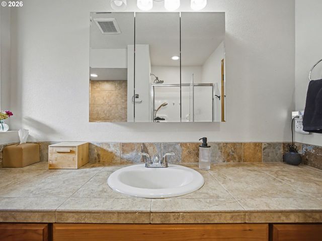 907 Sw HALSEY St, Troutdale, OR 97060