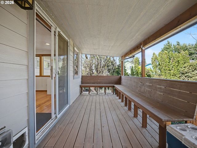 907 Sw HALSEY St, Troutdale, OR 97060