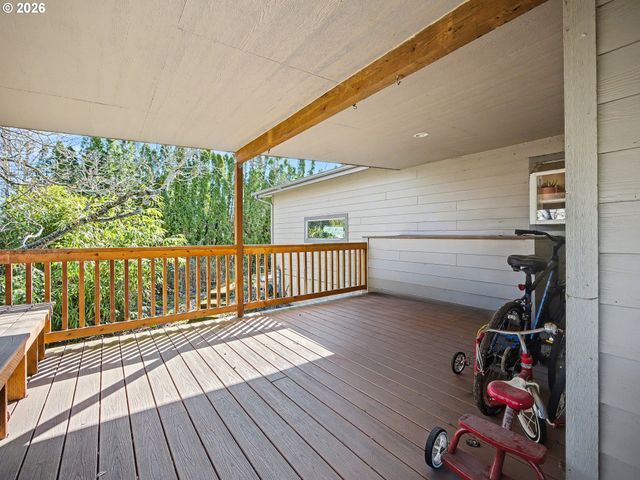 907 Sw HALSEY St, Troutdale, OR 97060