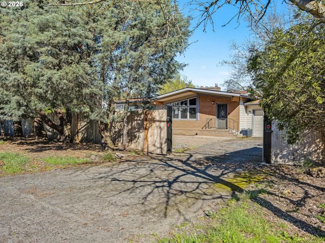 907 Sw HALSEY St, Troutdale, OR 97060