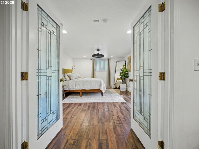 907 Sw HALSEY St, Troutdale, OR 97060