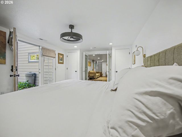 907 Sw HALSEY St, Troutdale, OR 97060