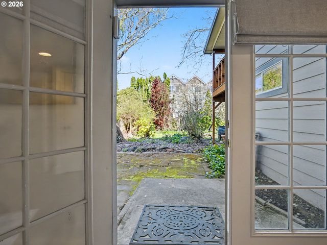 907 Sw HALSEY St, Troutdale, OR 97060