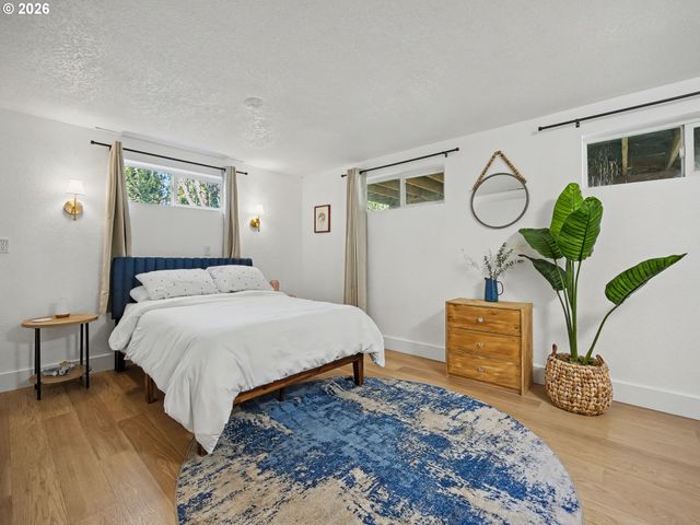 907 Sw HALSEY St, Troutdale, OR 97060