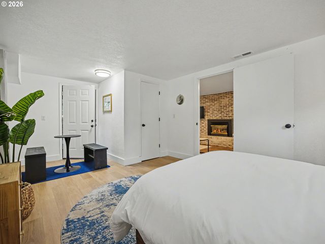 907 Sw HALSEY St, Troutdale, OR 97060