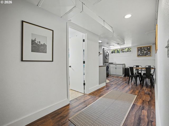 907 Sw HALSEY St, Troutdale, OR 97060