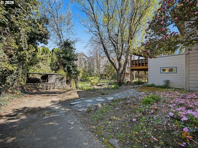 907 Sw HALSEY St, Troutdale, OR 97060