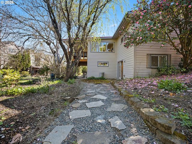 907 Sw HALSEY St, Troutdale, OR 97060