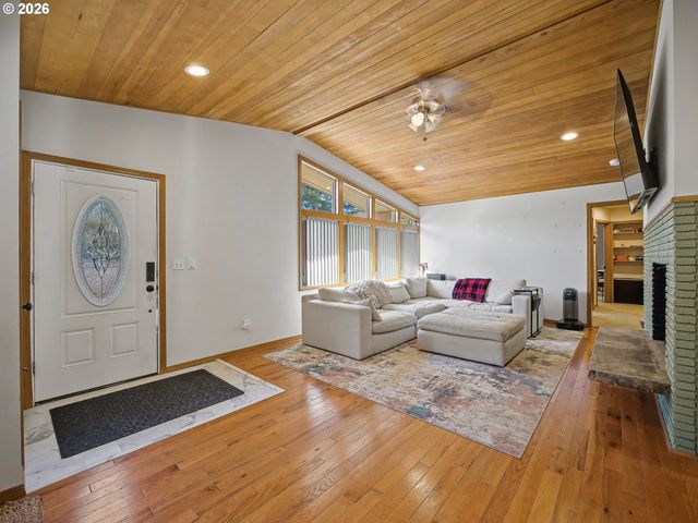 907 Sw HALSEY St, Troutdale, OR 97060