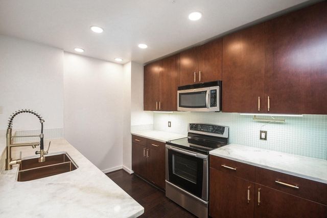 5925 Almeda Road 10704, Houston, TX 77004