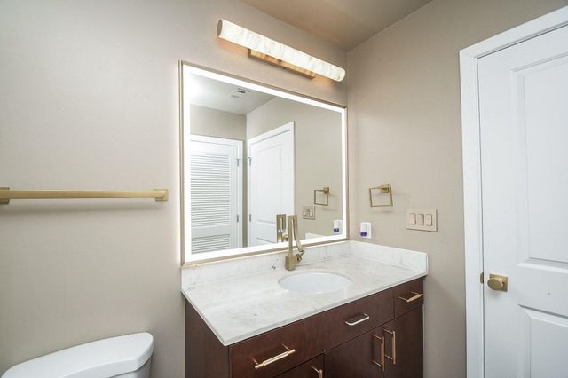 5925 Almeda Road 10704, Houston, TX 77004