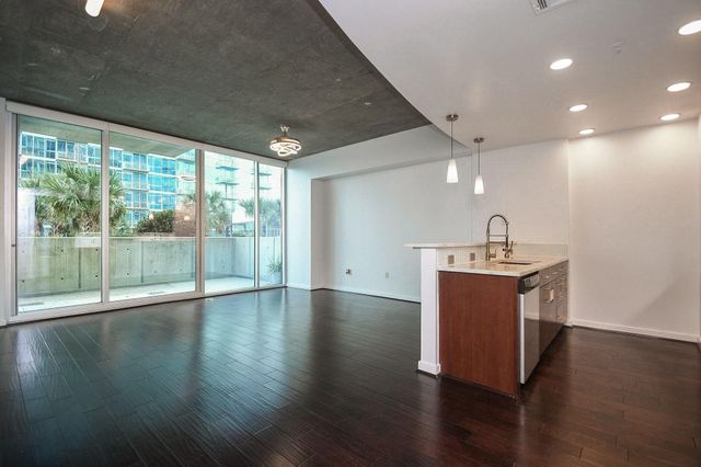 5925 Almeda Road 10704, Houston, TX 77004