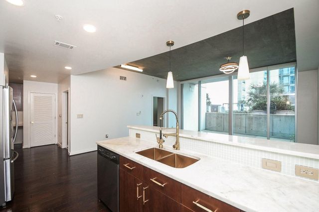 5925 Almeda Road 10704, Houston, TX 77004