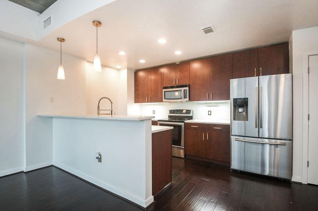 5925 Almeda Road 10704, Houston, TX 77004