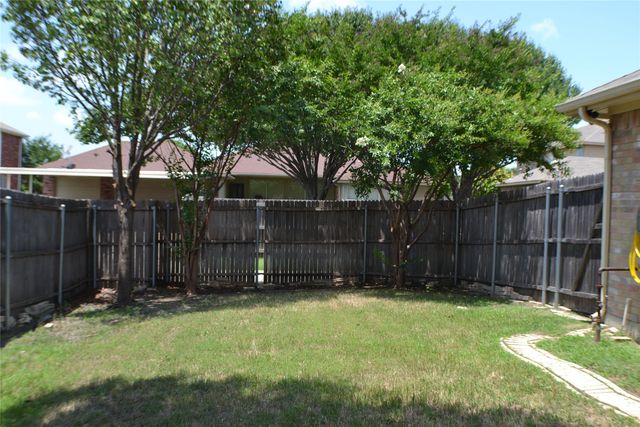 1013 Clear Creek Drive, Mesquite, TX 75181