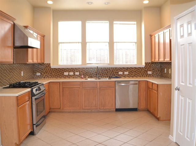 1013 Clear Creek Drive, Mesquite, TX 75181