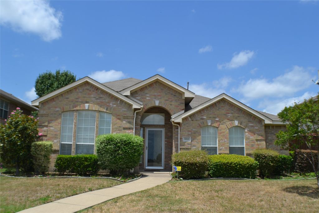 1013 Clear Creek Drive, Mesquite, TX 75181