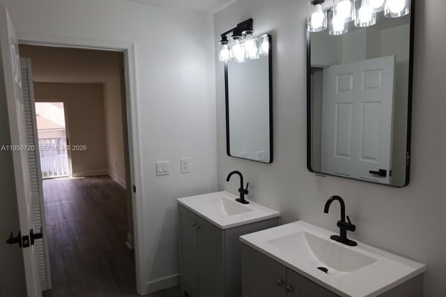 5240 NW 102nd Ct 5240, Doral, FL 33178