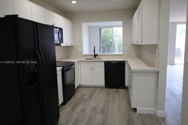 5240 NW 102nd Ct 5240, Doral, FL 33178