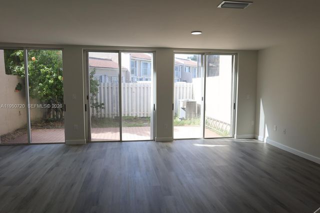 5240 NW 102nd Ct 5240, Doral, FL 33178