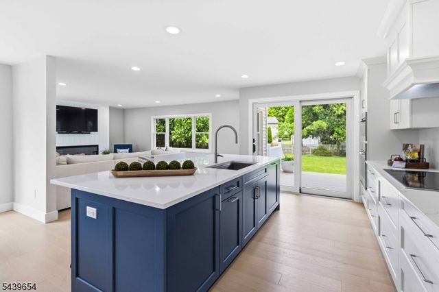 46 Circle Rd, Florham Park Boro, NJ 07932