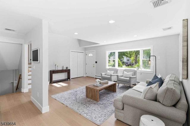 46 Circle Rd, Florham Park Boro, NJ 07932