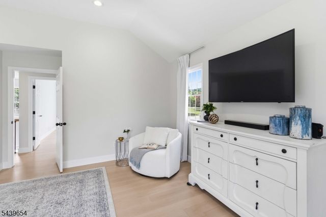46 Circle Rd, Florham Park Boro, NJ 07932