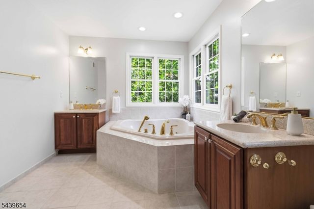 46 Circle Rd, Florham Park Boro, NJ 07932