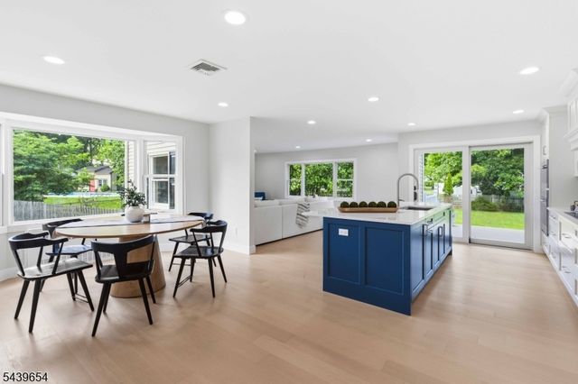 46 Circle Rd, Florham Park Boro, NJ 07932