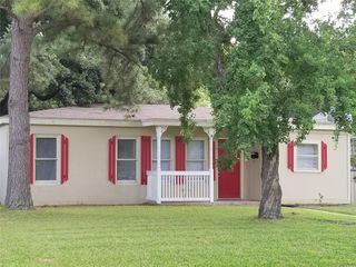417 13th Avenue N, Texas City, TX 77590