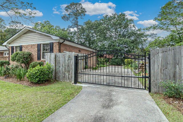 1209 W Highland Avenue, Kinston, NC 28501