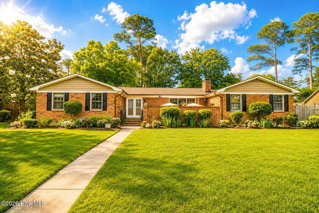 1209 W Highland Avenue, Kinston, NC 28501