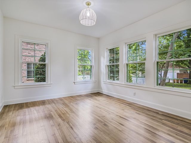 501 Carolyn Ave, Austin, TX 78705