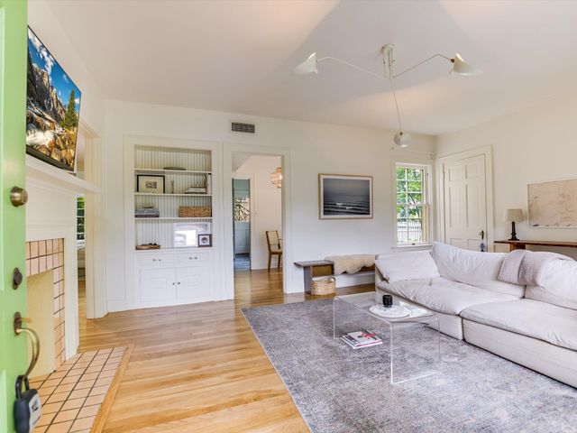 501 Carolyn Ave, Austin, TX 78705
