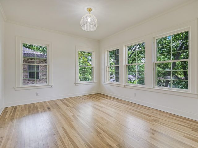 501 Carolyn Ave, Austin, TX 78705