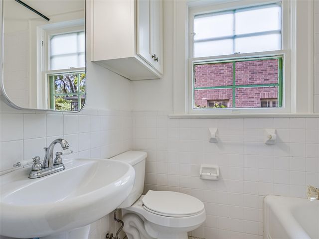 501 Carolyn Ave, Austin, TX 78705