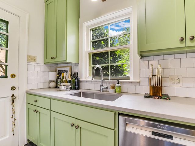 501 Carolyn Ave, Austin, TX 78705