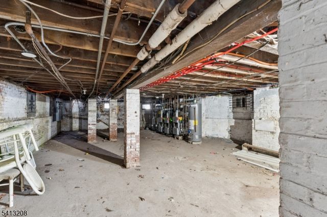 194 Smith St, Newark City, NJ 07106