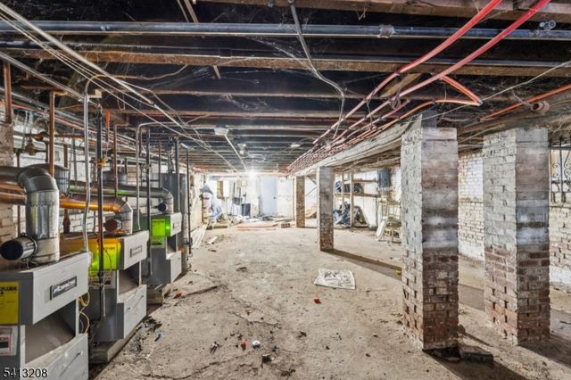 194 Smith St, Newark City, NJ 07106