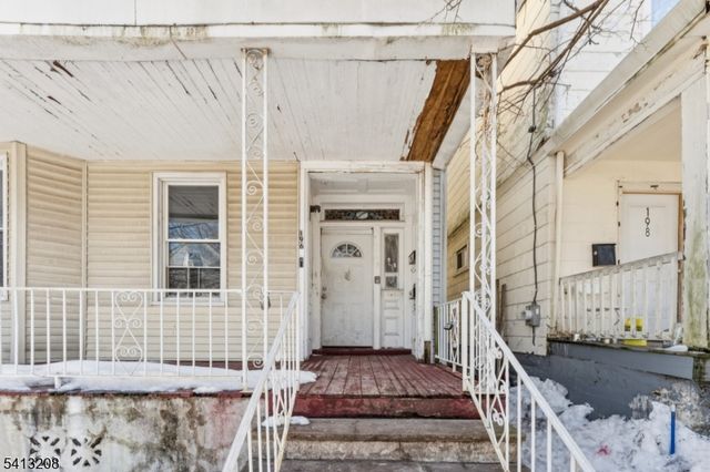 194 Smith St, Newark City, NJ 07106