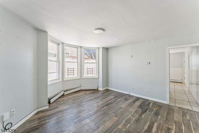 194 Smith St, Newark City, NJ 07106