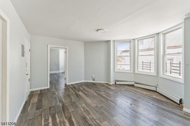 194 Smith St, Newark City, NJ 07106