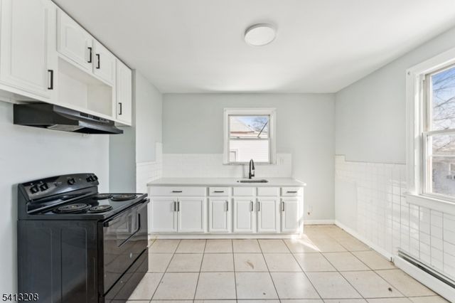 194 Smith St, Newark City, NJ 07106