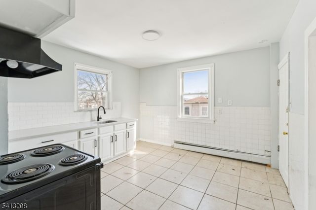 194 Smith St, Newark City, NJ 07106