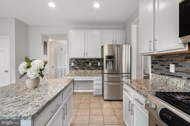 20915 CHIPPOAKS FOREST CIR, Sterling, VA 20165