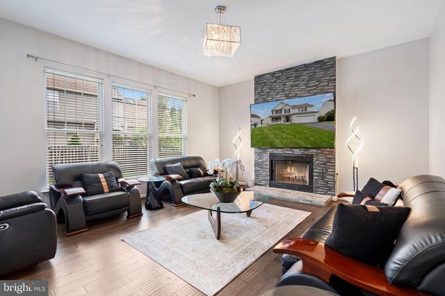 20915 CHIPPOAKS FOREST CIR, Sterling, VA 20165