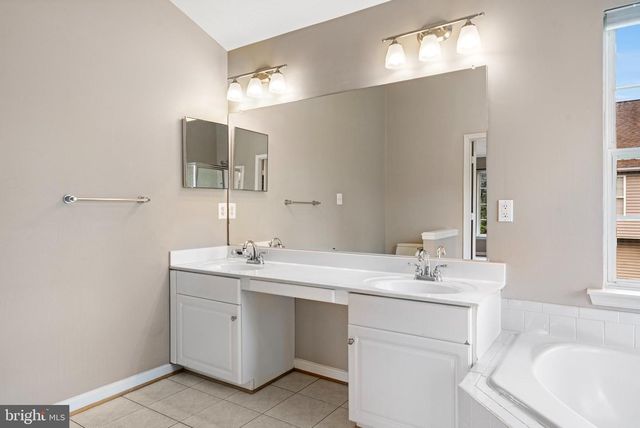 20915 CHIPPOAKS FOREST CIR, Sterling, VA 20165