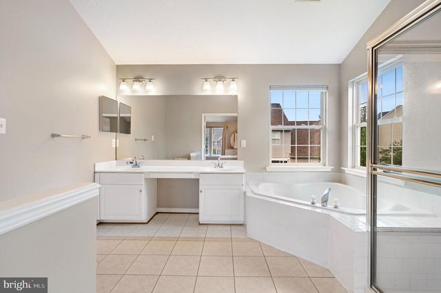 20915 CHIPPOAKS FOREST CIR, Sterling, VA 20165